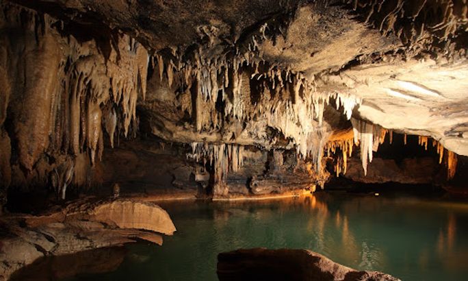 Красная пещера