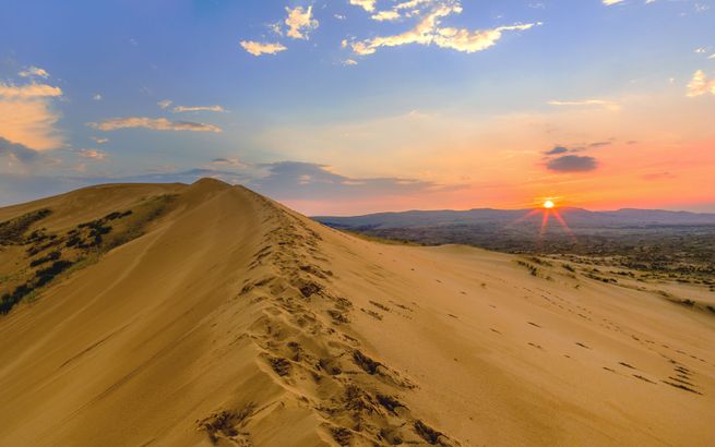 Бархан Сары-Кум