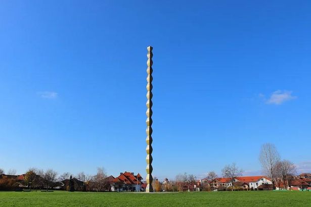 Endless Column Complex